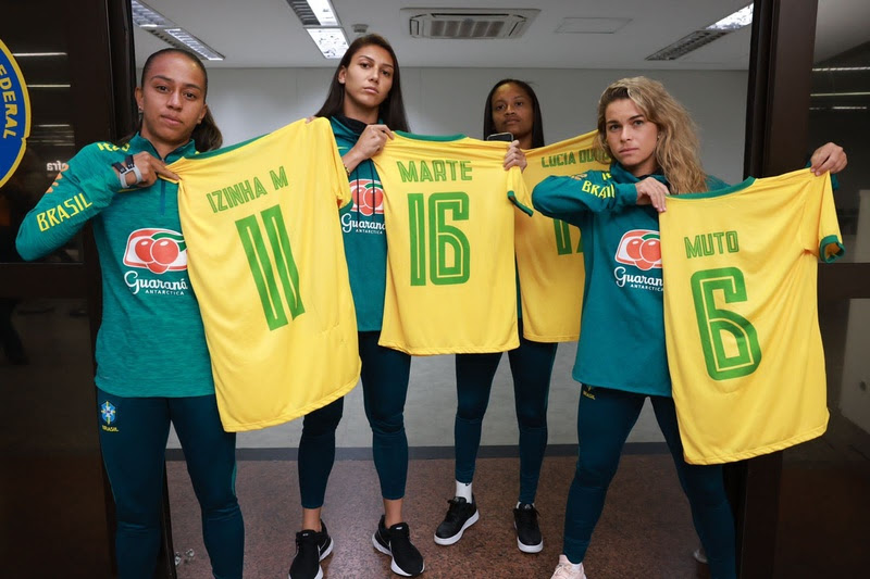 Jogadoras da Seleção Brasileira feminina de futebol reforçam movimento sobre a falta de representatividade no universo gamer